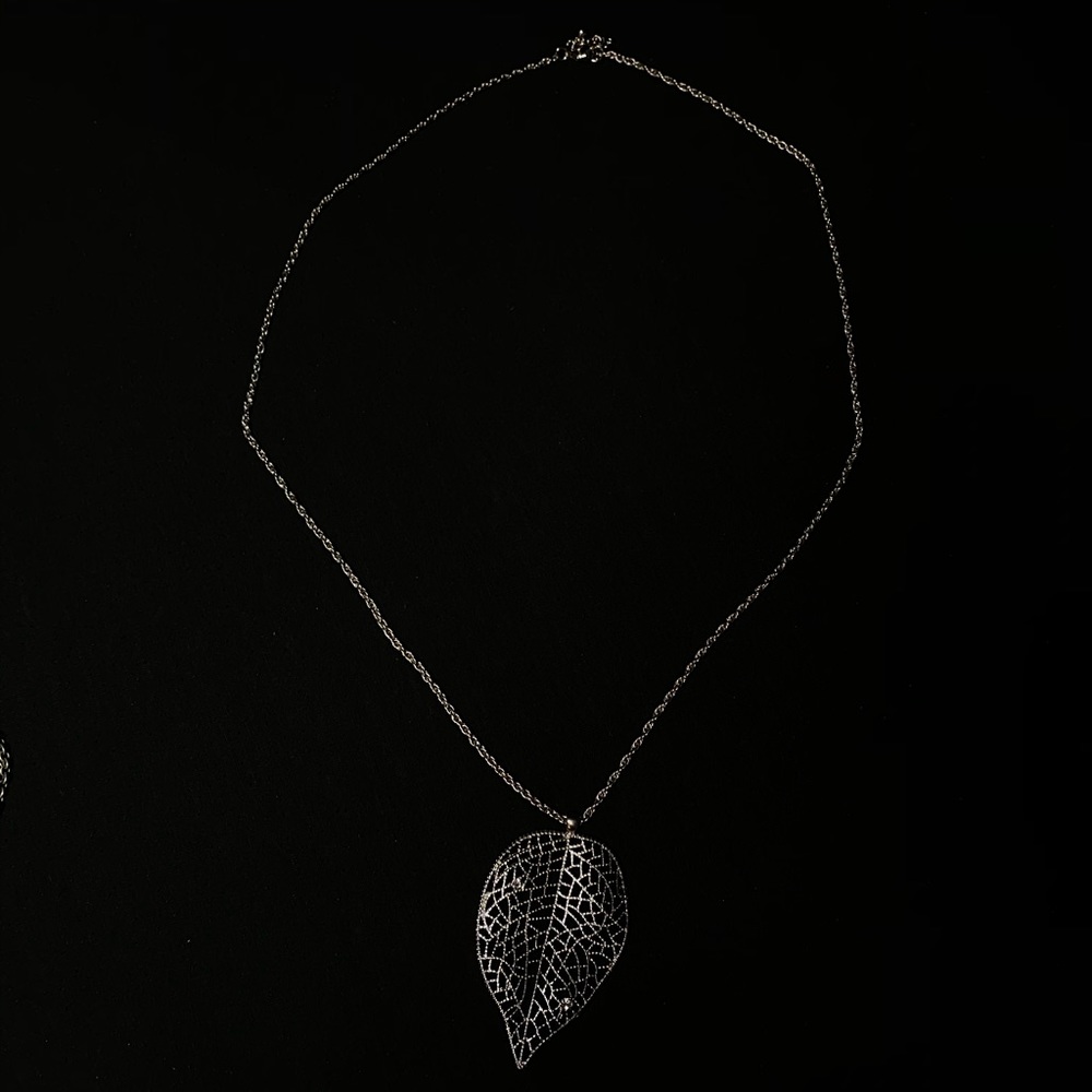 Leaf Silver Pendant Necklace 15 inch